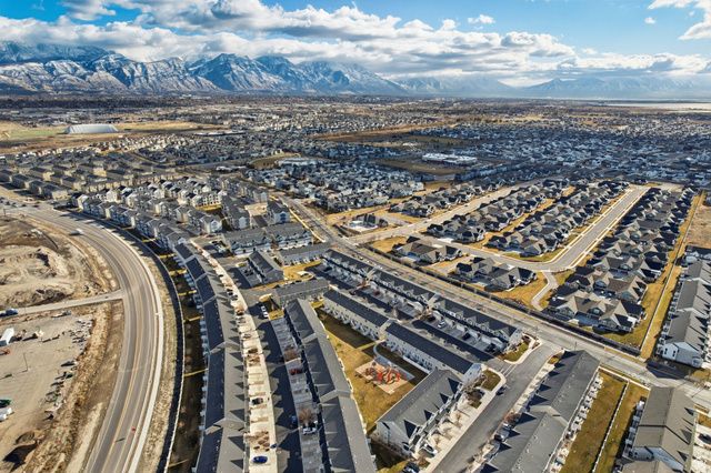 212 W WHITEWATER DR, Vineyard, UT 84059