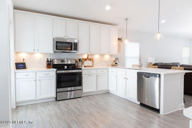 2135 FAIRWAY VILLAS Drive, Jacksonville, FL 32233