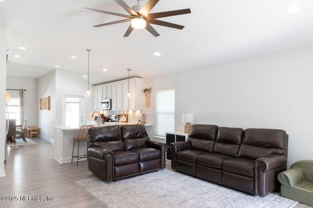 2135 FAIRWAY VILLAS Drive, Jacksonville, FL 32233