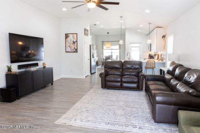 2135 FAIRWAY VILLAS Drive, Jacksonville, FL 32233