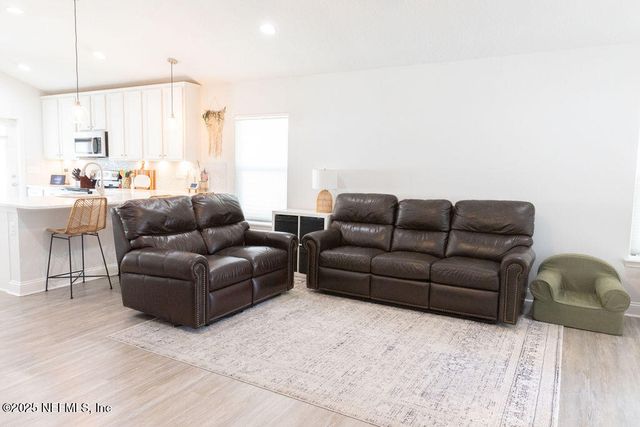 2135 FAIRWAY VILLAS Drive, Jacksonville, FL 32233