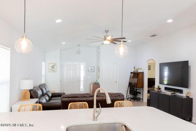 2135 FAIRWAY VILLAS Drive, Jacksonville, FL 32233