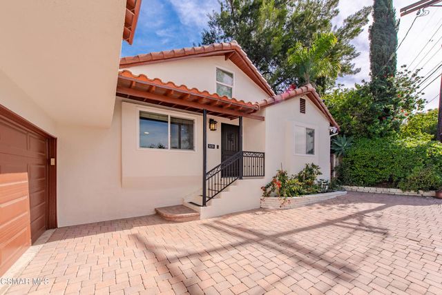 5076 Escobedo Drive, Woodland Hills, CA 91364