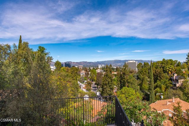 5076 Escobedo Drive, Woodland Hills, CA 91364