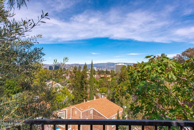 5076 Escobedo Drive, Woodland Hills, CA 91364