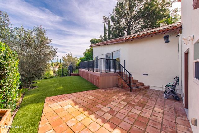 5076 Escobedo Drive, Woodland Hills, CA 91364