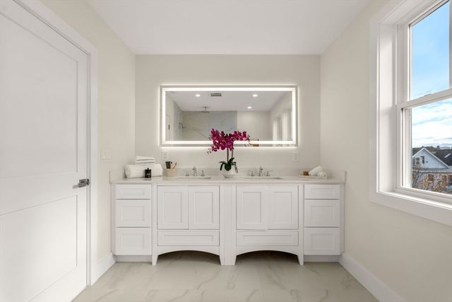 25 Francis St 2, Watertown, MA 02472