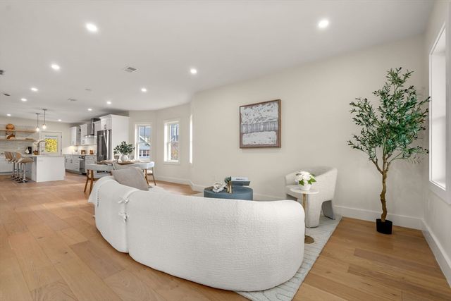 25 Francis St 2, Watertown, MA 02472