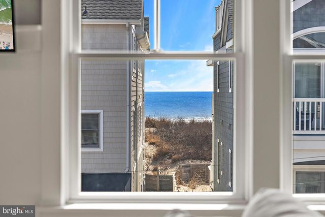 22 S 1ST ST, Surf City, NJ 08008