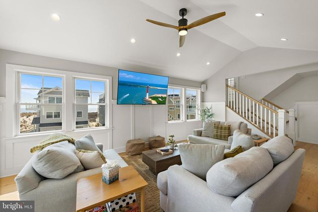 22 S 1ST ST, Surf City, NJ 08008