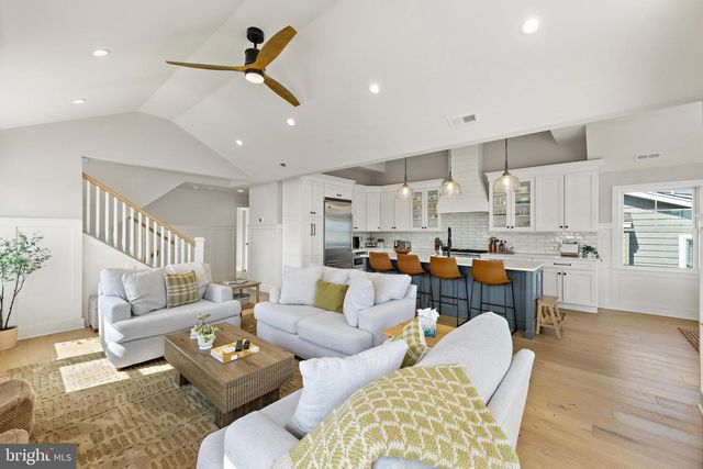 22 S 1ST ST, Surf City, NJ 08008