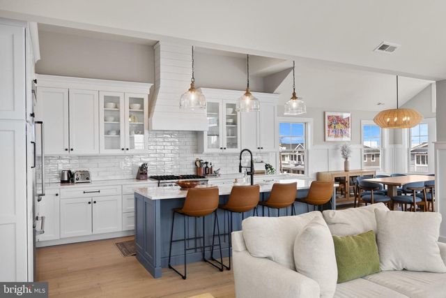 22 S 1ST ST, Surf City, NJ 08008