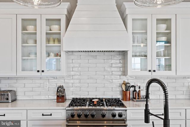 22 S 1ST ST, Surf City, NJ 08008