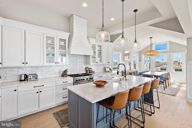 22 S 1ST ST, Surf City, NJ 08008