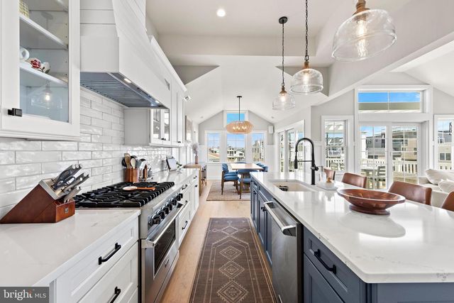 22 S 1ST ST, Surf City, NJ 08008