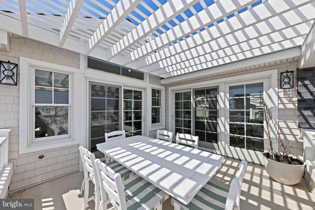 22 S 1ST ST, Surf City, NJ 08008