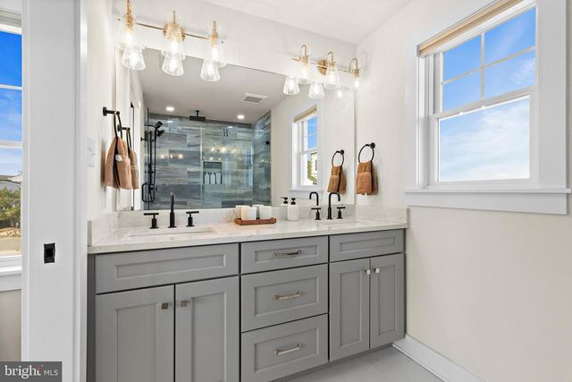 22 S 1ST ST, Surf City, NJ 08008