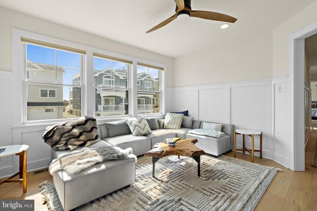 22 S 1ST ST, Surf City, NJ 08008