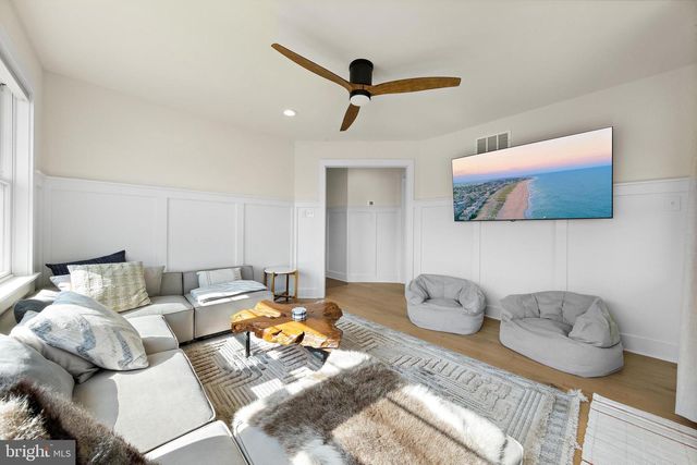 22 S 1ST ST, Surf City, NJ 08008