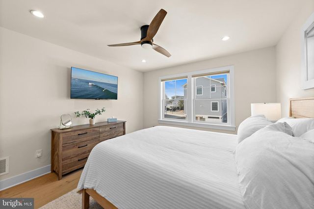 22 S 1ST ST, Surf City, NJ 08008