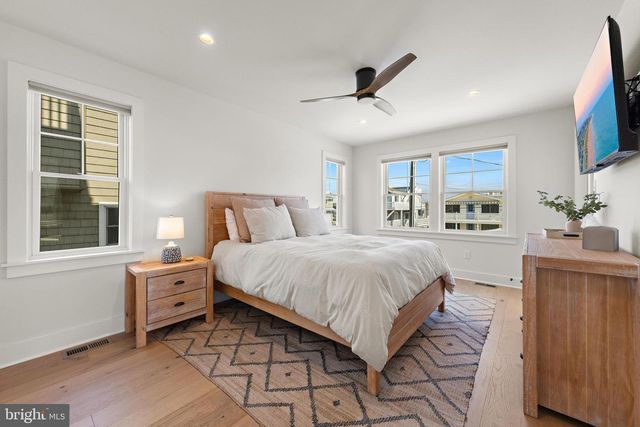 22 S 1ST ST, Surf City, NJ 08008