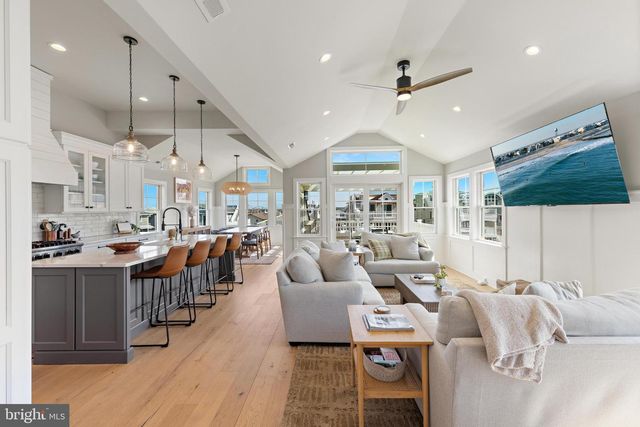 22 S 1ST ST, Surf City, NJ 08008