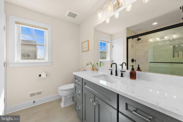 22 S 1ST ST, Surf City, NJ 08008