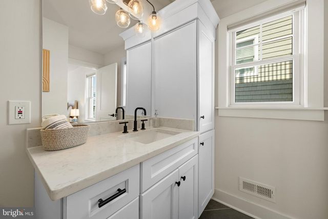 22 S 1ST ST, Surf City, NJ 08008
