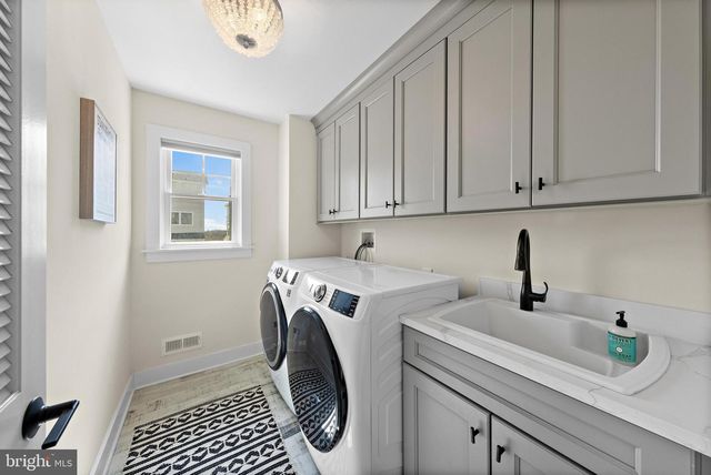 22 S 1ST ST, Surf City, NJ 08008