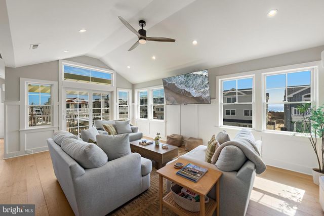 22 S 1ST ST, Surf City, NJ 08008