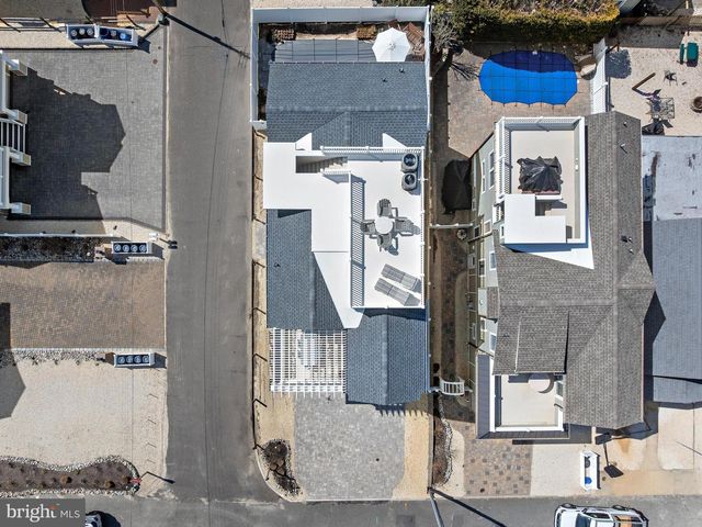22 S 1ST ST, Surf City, NJ 08008
