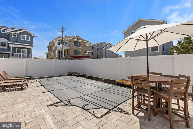 22 S 1ST ST, Surf City, NJ 08008