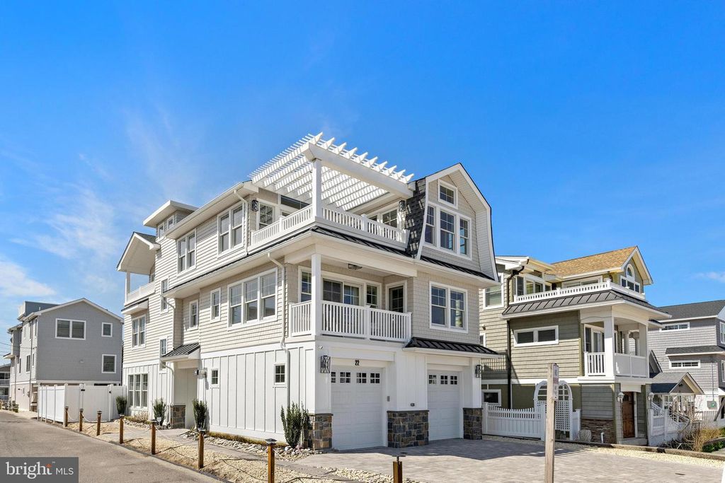 22 S 1ST ST, Surf City, NJ 08008