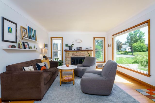1373 Avon Street N, Saint Paul, MN 55117