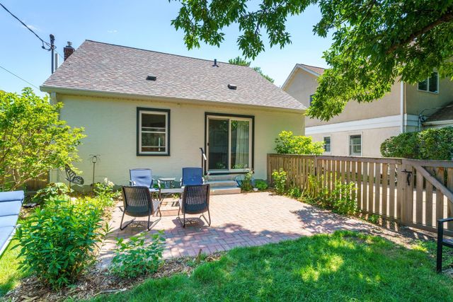 1373 Avon Street N, Saint Paul, MN 55117