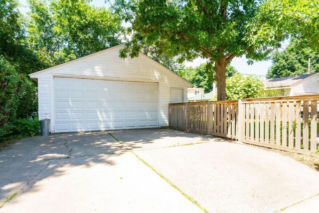 1373 Avon Street N, Saint Paul, MN 55117