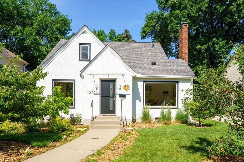 1373 Avon Street N, Saint Paul, MN 55117