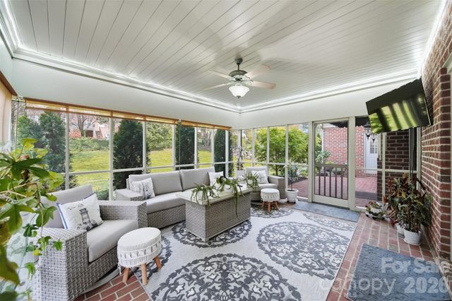 4225 3rd Street NW, Hickory, NC 28601