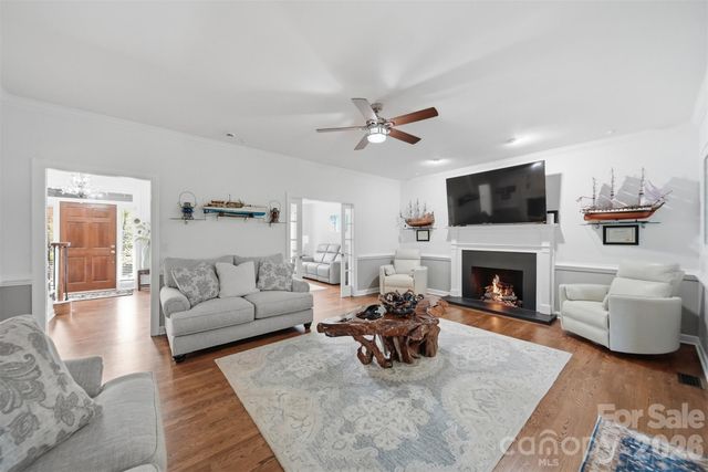 4225 3rd Street NW, Hickory, NC 28601
