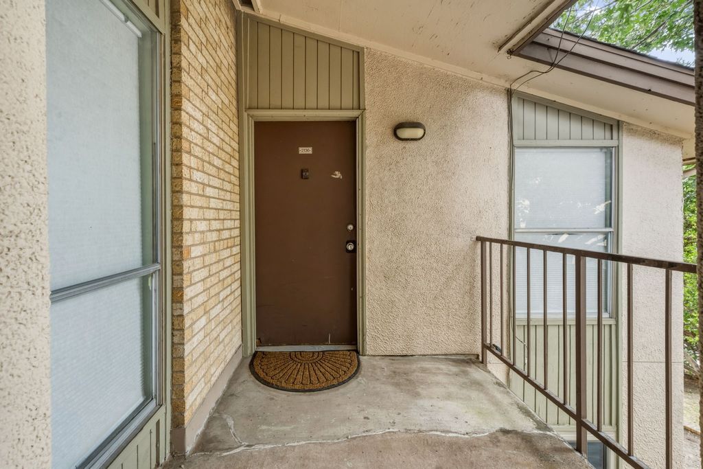 12824 Midway Road 2136, Dallas, TX 75244
