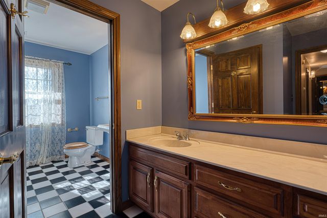 11145 W 800 S, Owensville, IN 47665