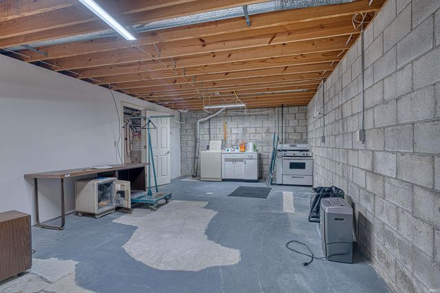 11145 W 800 S, Owensville, IN 47665