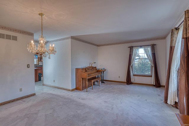 11145 W 800 S, Owensville, IN 47665