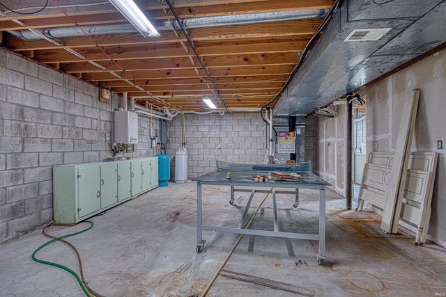 11145 W 800 S, Owensville, IN 47665