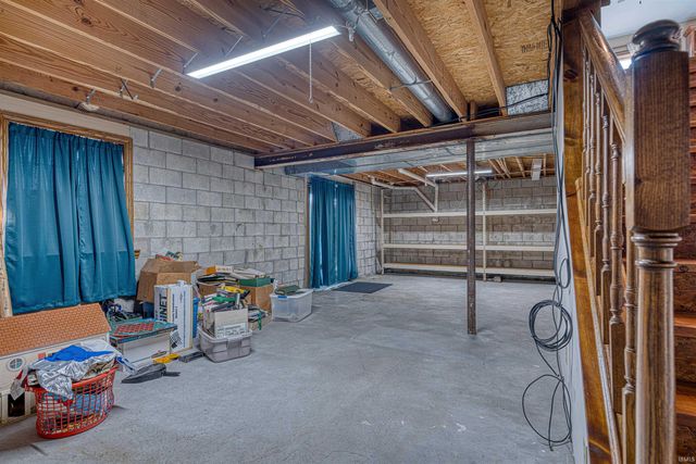 11145 W 800 S, Owensville, IN 47665