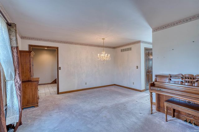 11145 W 800 S, Owensville, IN 47665