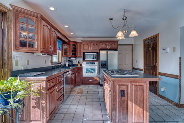 11145 W 800 S, Owensville, IN 47665