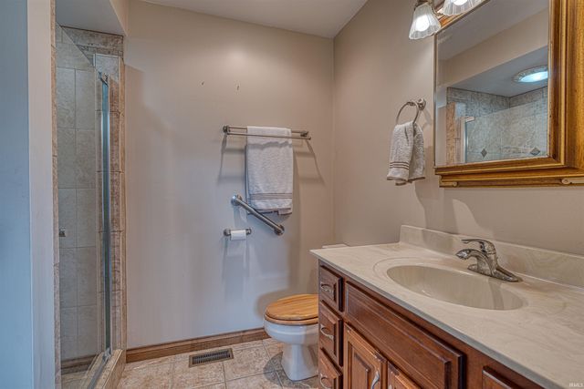 11145 W 800 S, Owensville, IN 47665