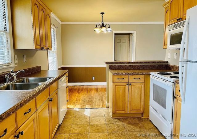 4507 S Rockford Avenue, Tulsa, OK 74105