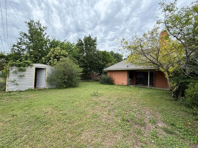 934 Live Oak Drive, Desoto, TX 75115